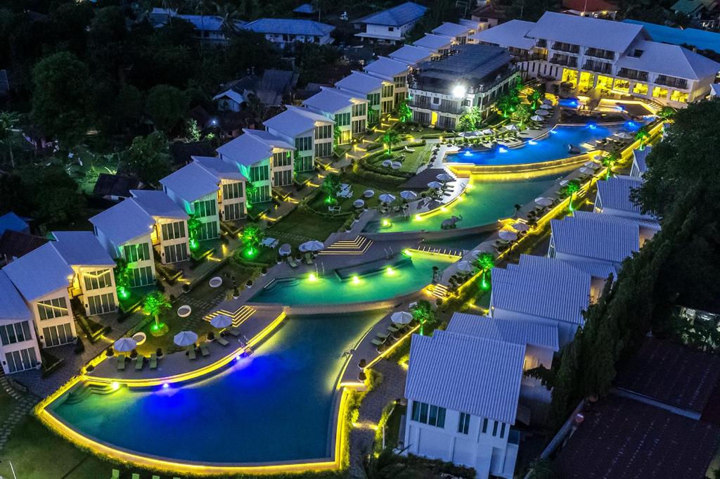 וואני גולדן סנדס קופנגן (Vannee Golden Sands Beachfront Resort)
