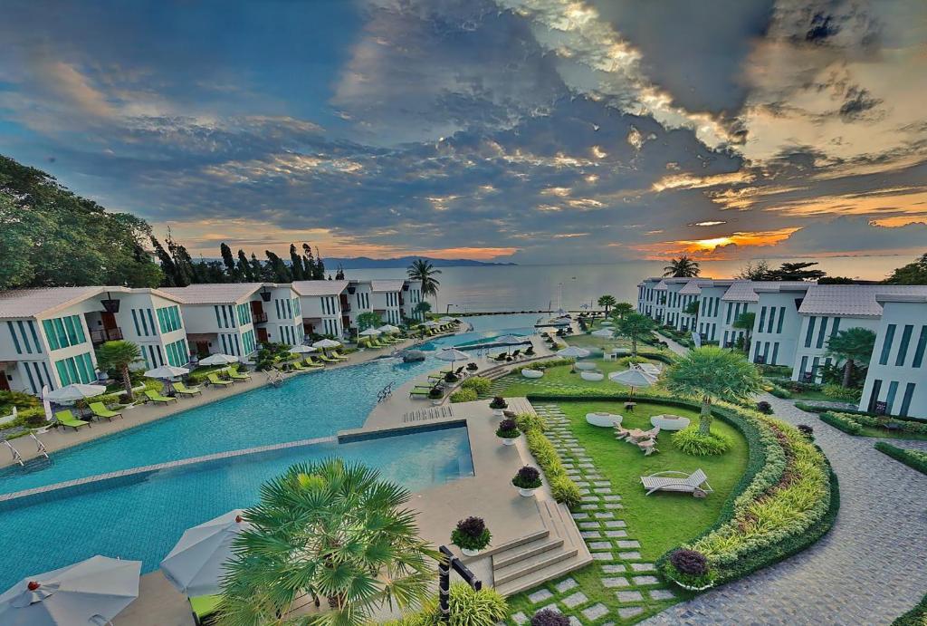 וואני גולדן סנדס קופנגן (Vannee Golden Sands Beachfront Resort)