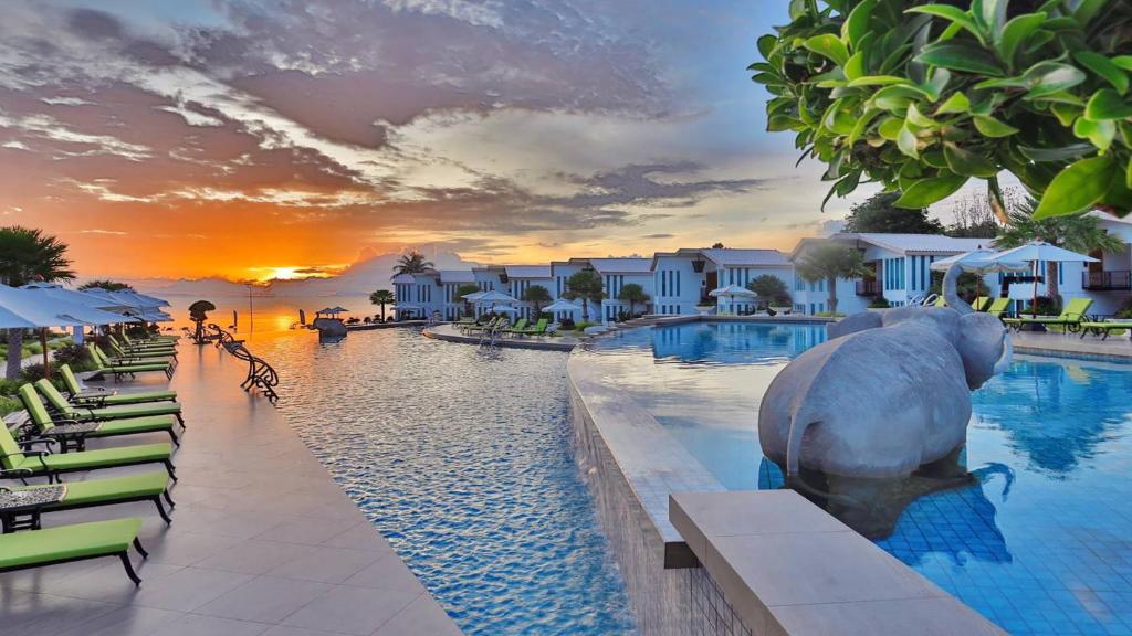וואני גולדן סנדס קופנגן (Vannee Golden Sands Beachfront Resort)