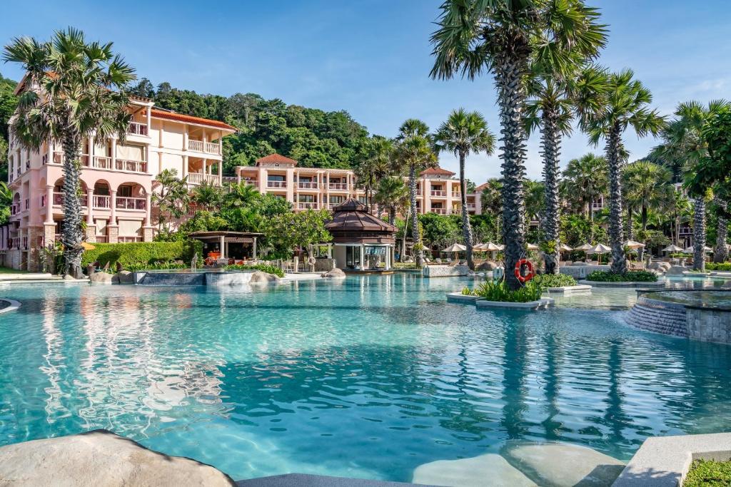 סנטרה גראנד ביץ’ ריזורט פוקט (Centara Grand Beach Resort Phuket)