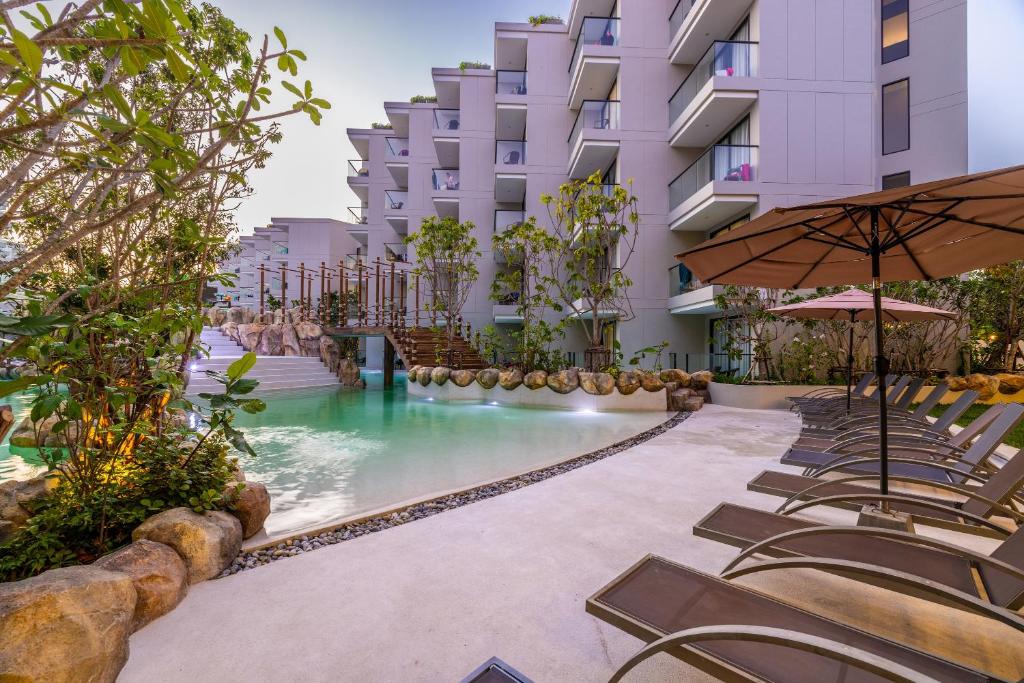 פוקט אמרלד ביץ’ ריזורט (Phuket Emerald Beach Resort)