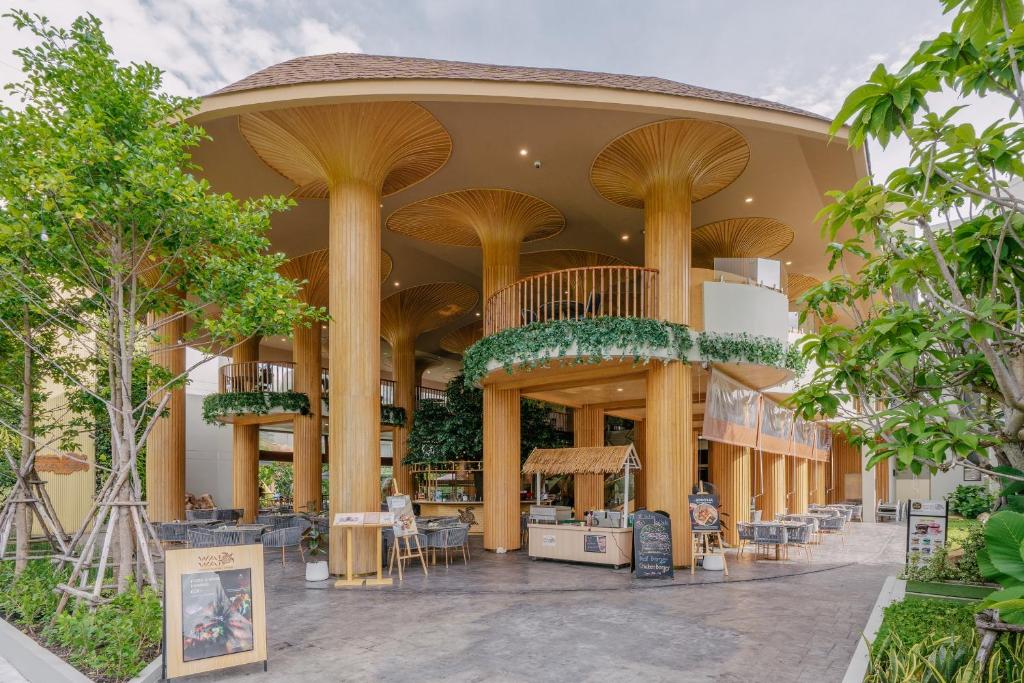 פוקט אמרלד ביץ’ ריזורט (Phuket Emerald Beach Resort)