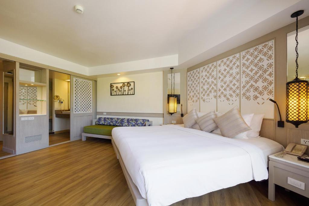 קטטני פוקט ביץ’ ריזורט (Katathani Phuket Beach Resort)