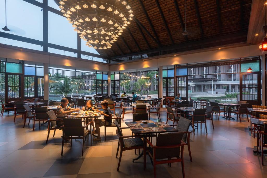 דה סנדס קאו לאק מבית קטאטאני (The Sands Khao Lak by Katathani)