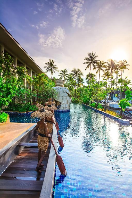 גרייסלנד קאו לאק ביצ'פרונט ריזורט (Graceland Khaolak Beachfront Resort)