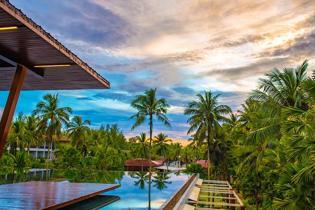 גרייסלנד קאו לאק ביצ'פרונט ריזורט (Graceland Khaolak Beachfront Resort)